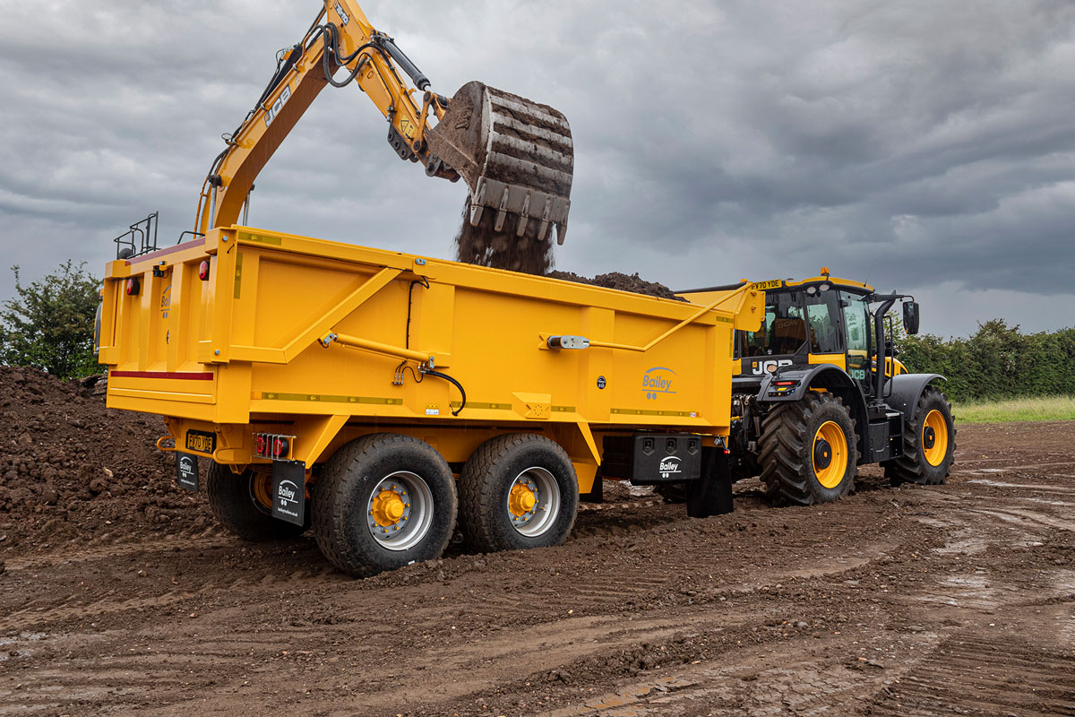 Bailey trailers contract tipper on construction site